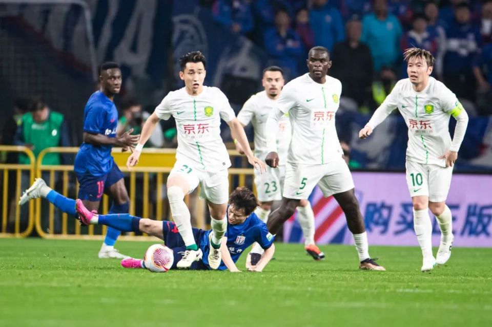 RNG观众热烈欢呼！，字母哥迎来五赛季出色发挥上演精彩一战的简单介绍
