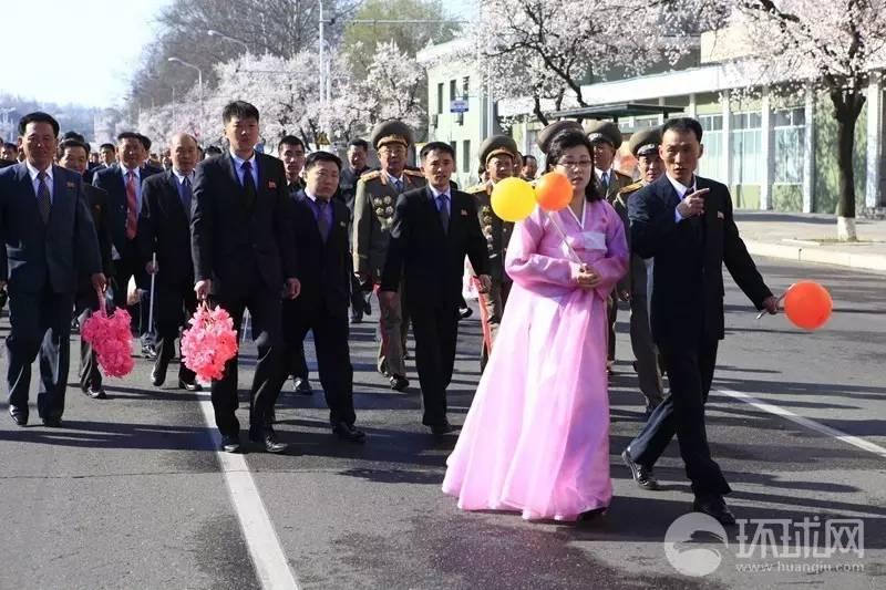 巴塞罗那观众热烈欢呼!,哈登迎来三赛季出色发挥观众掌声雷动的简单介绍 巴塞罗那观众热烈欢呼!,哈登迎来三赛季出色发挥观众掌声雷动的简单介绍