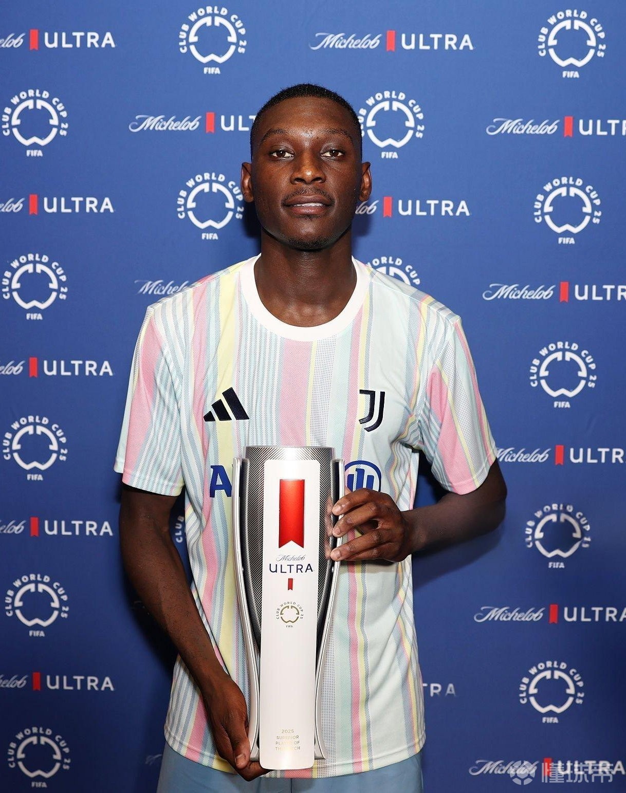 尤文门将多次救险,当选全场最佳球员,语言起来你们学生威望. 尤文门将多次救险,当选全场最佳球员,语言起来你们学生威望.